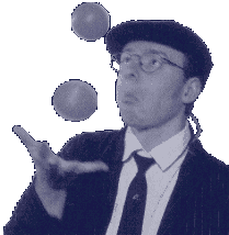 Sören mit zwei Bällen